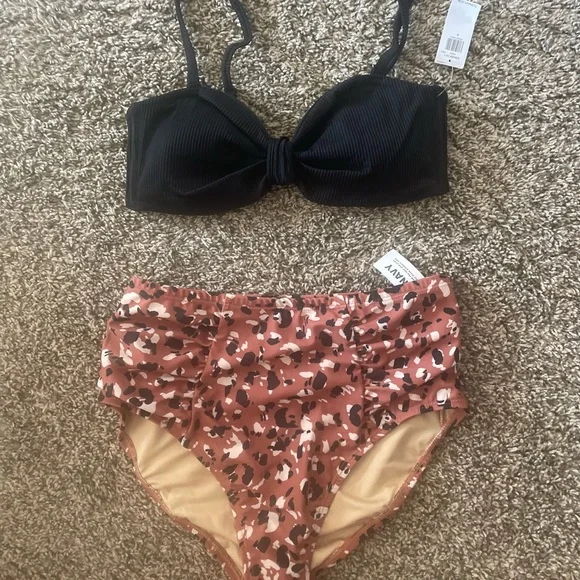 Size small swimsuit - Picture 1 of 1
